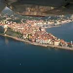 - Stylish Retreat In Apartamento Portorož
