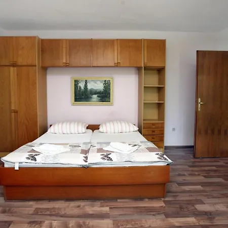 Apartment Jozef's - Stylish Retreat In