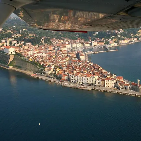 - Stylish Retreat In Appartement Portorož