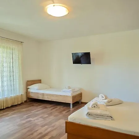 Jozef's - Stylish Retreat In