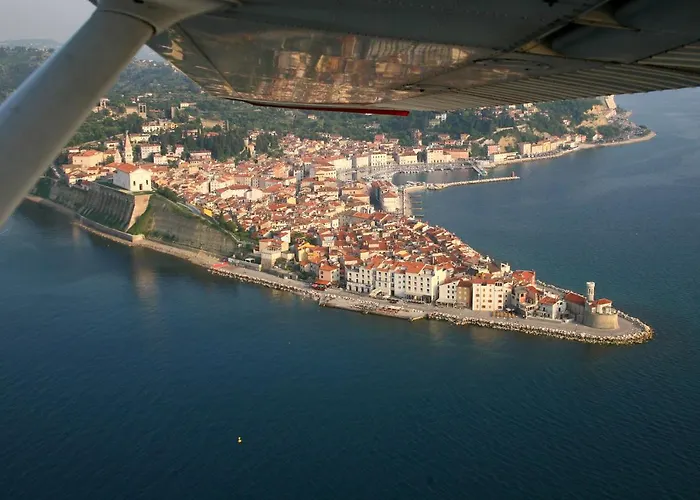 - Stylish Retreat In Daire Portorož