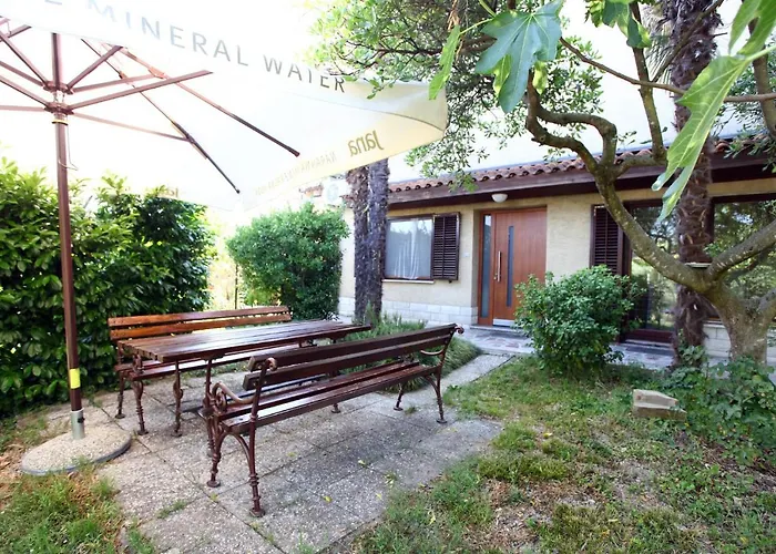 Daire - Stylish Retreat In