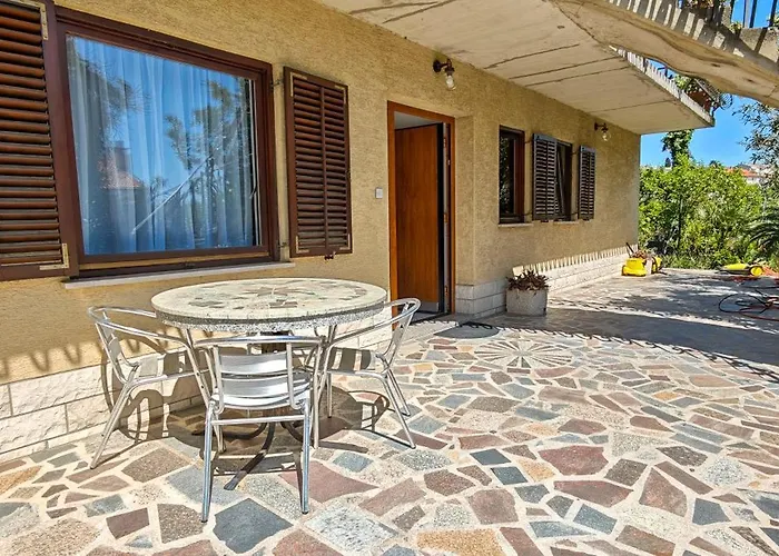 Daire - Stylish Retreat In *